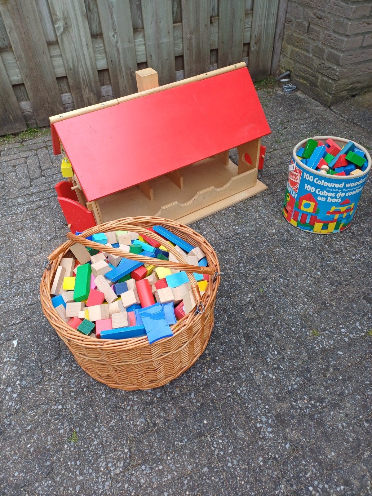 Houten boerderij/schuur met houten blokken, Kinderen en Baby's, Speelgoed | Houten speelgoed, Ophalen