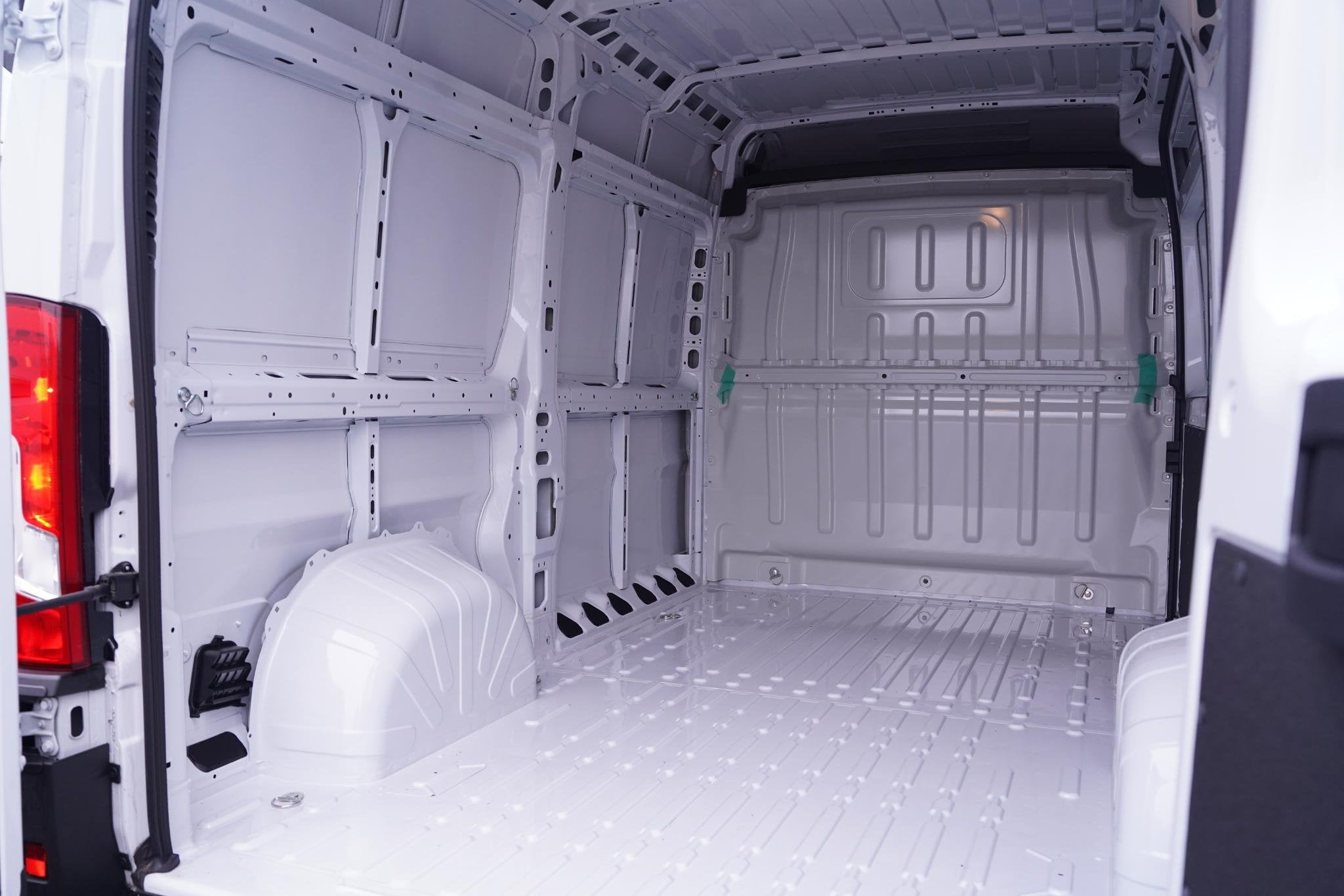 Foto 14 van Opel Movano 2.2D 140 pk L2H2 White&Black Edition Navi 18" LM