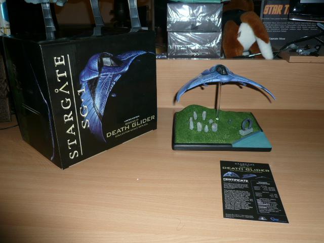 QMx Stargate SG-1 Replica Goa'uld Death Glider, Ophalen of Verzenden, Nieuw, Tv, Beeldje, Replica of Model