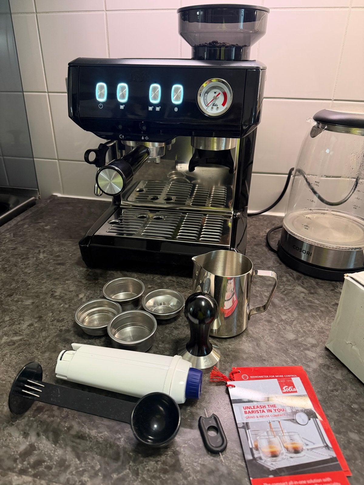 Solis Grind & Infuse Compact 1018 Pistonmachine Zwart, Afneembaar waterreservoir, Espresso apparaat, Zo goed als nieuw, 2 tot 4 kopjes