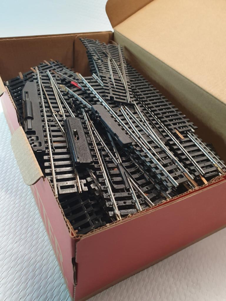 Schoenendoos vol Lima en Jouef rails, Gebruikt, Gelijkstroom, Rails, Ophalen of Verzenden