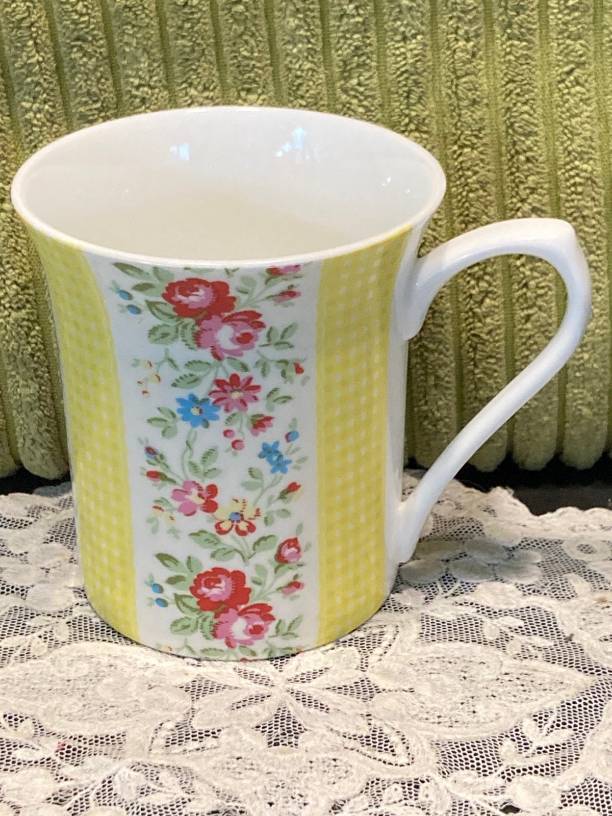 Beker, mok, Cath Kidston, geel (070626), Huis en Inrichting, Ophalen of Verzenden, Zo goed als nieuw, Overige stijlen, Kop(pen) en/of Schotel(s)