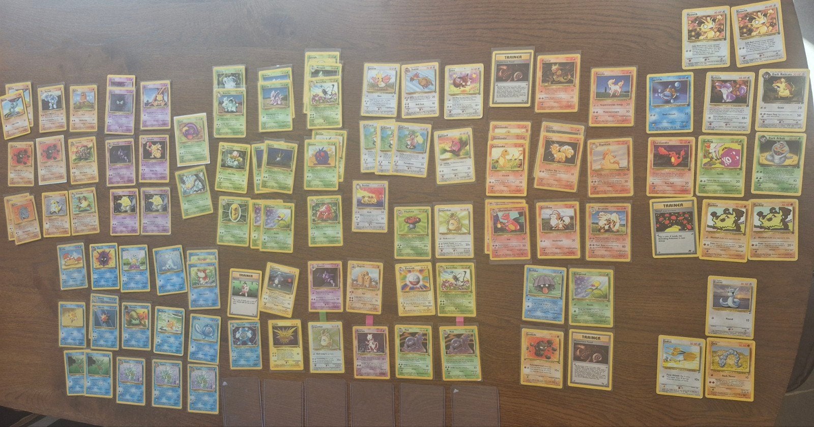 93 Base Set Pokémon kaarten, incl. holo Zapdos & Poliwrath, Ophalen of Verzenden, Zo goed als nieuw, Meerdere kaarten