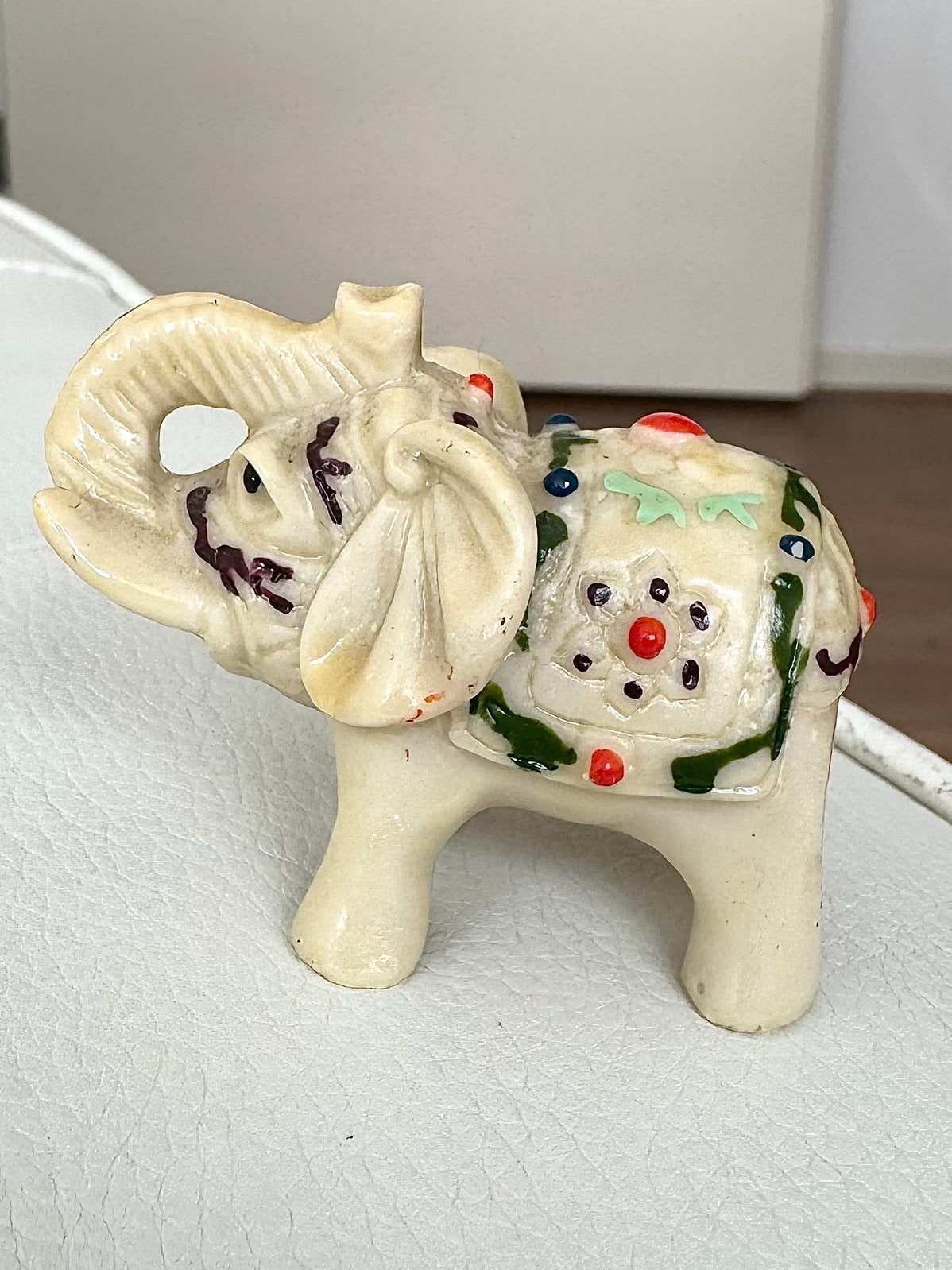 Klein olifant beeldje met kleurtjes, Verzenden, Gebruikt, Dier