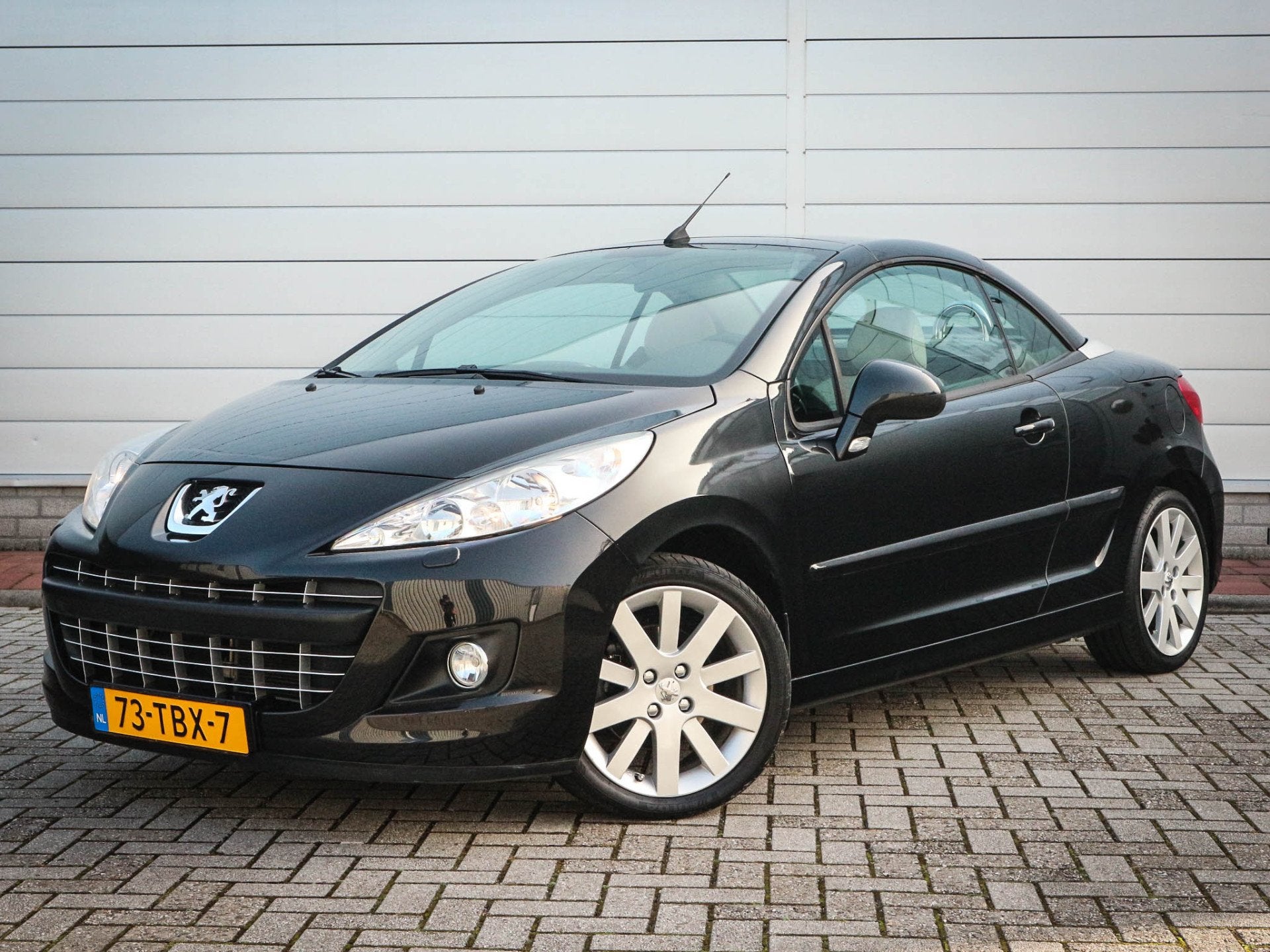 Peugeot 207 CC 1.6 VTi Griffe | Airco | Audio | Leer | Licht, Voorwielaandrijving, Euro 5, Gebruikt, 4 cilinders