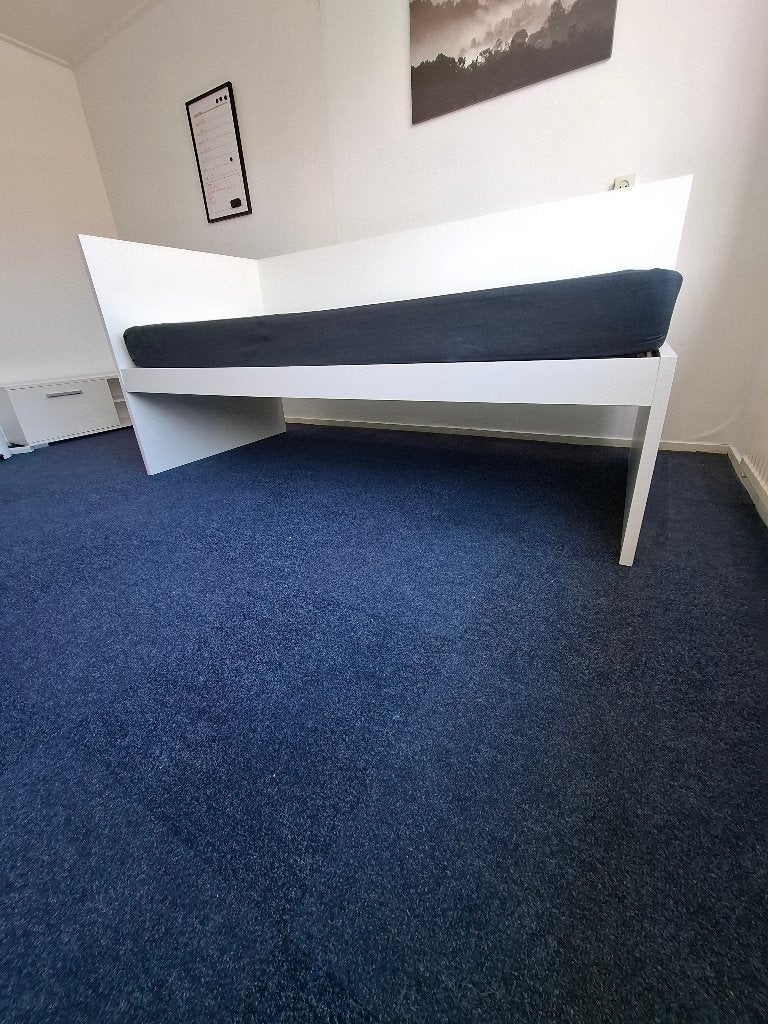 Mooi wit bed met hoekstuk achterwand, Ophalen, 100 cm, Eenpersoons, Zo goed als nieuw