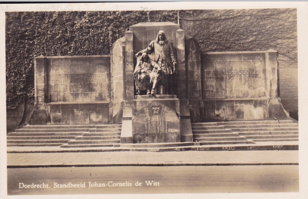 Dordrecht. ansichtkaart Standbeeld Johan-Cornelis de Witt, Verzenden, 1940 tot 1960, Gelopen, Zuid-Holland