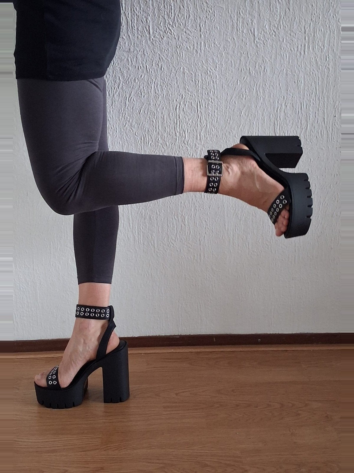Buffalo Jalilia blokhak sandalen met studs, zwart 38, Verzenden
