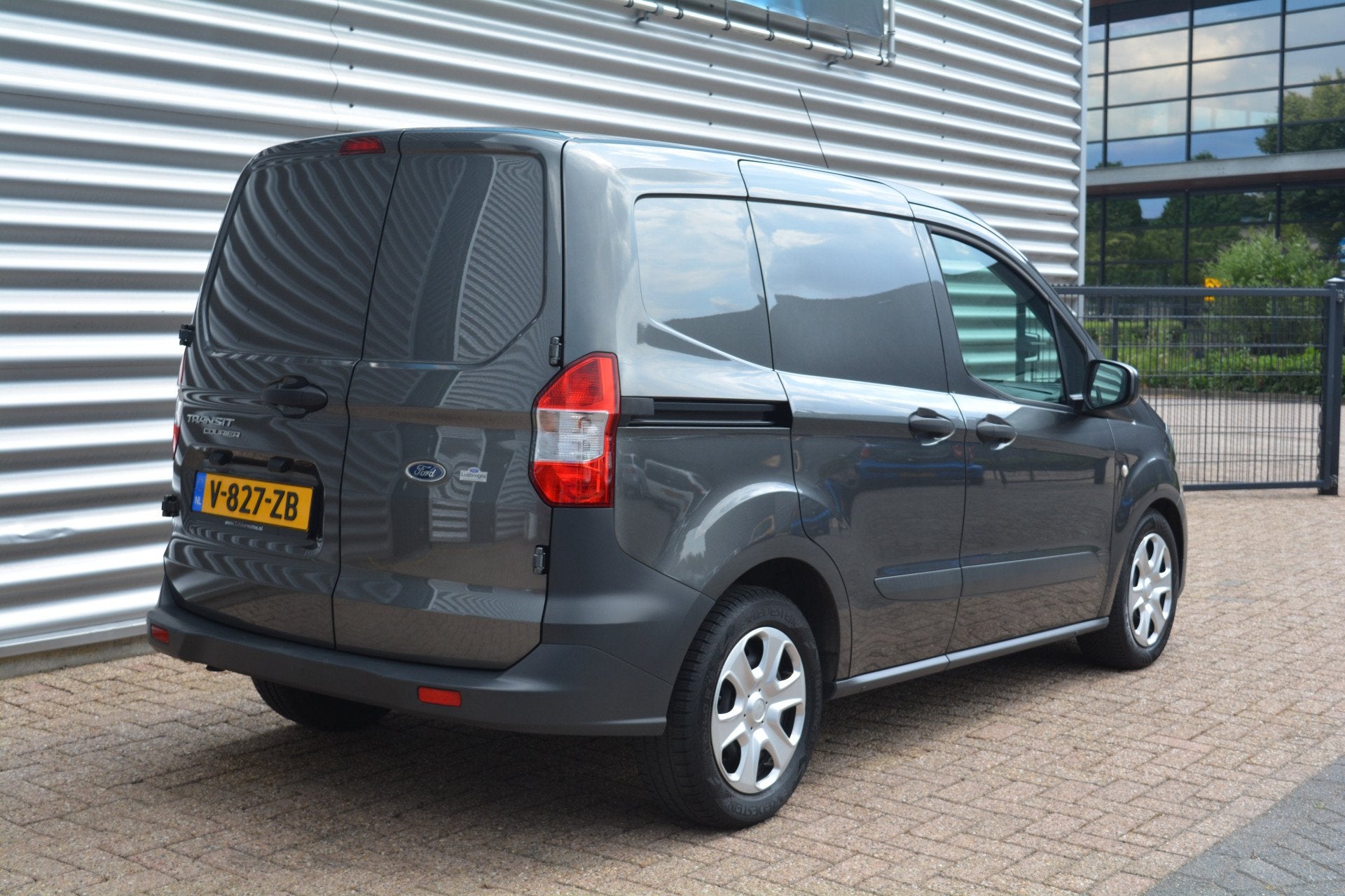 Ford Transit Courier 1.5 TDCI Airco/Navi/1e Eig/Euro6/Org NL, Voorwielaandrijving, Gebruikt, Euro 6, 4 cilinders