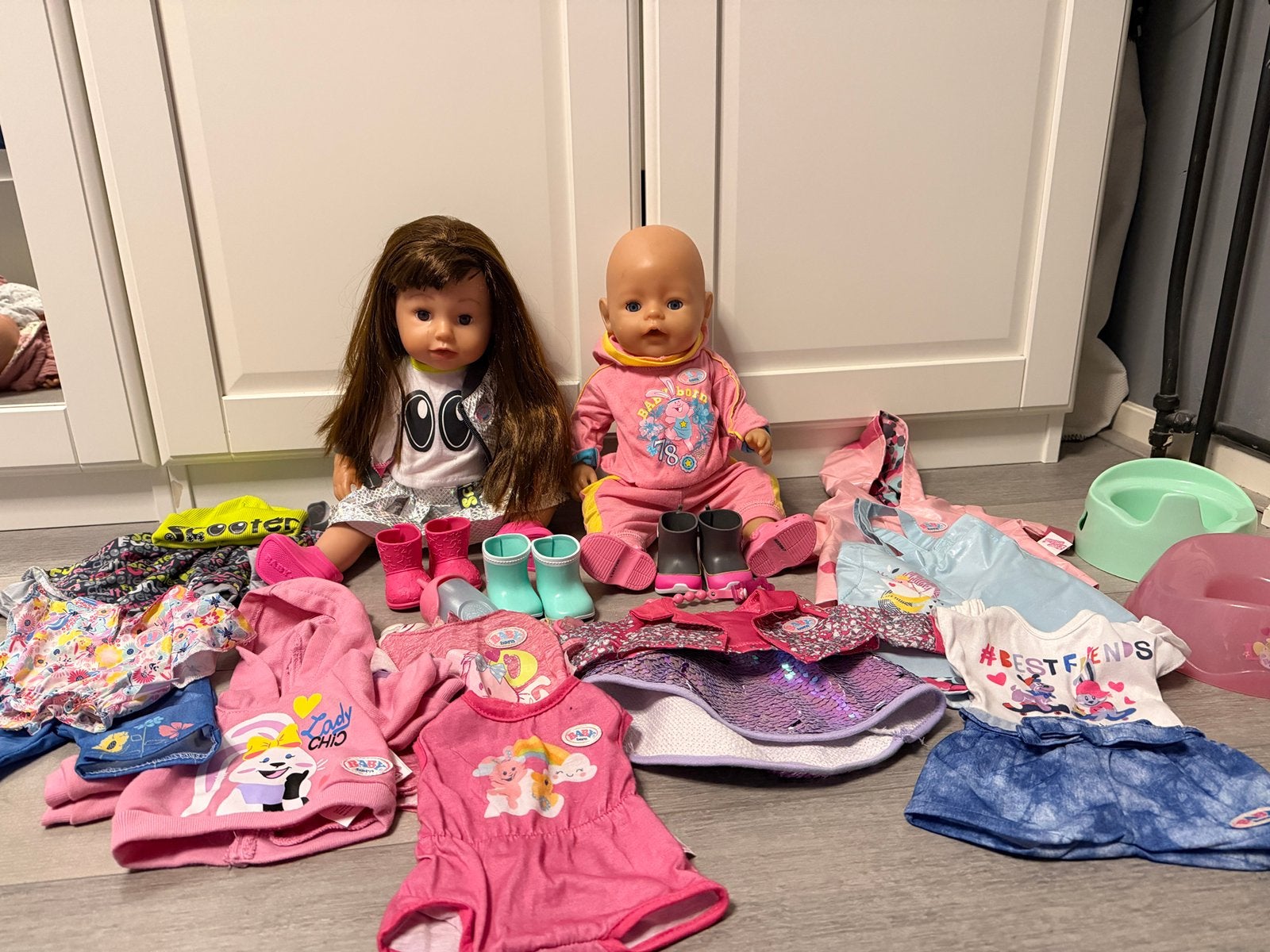 2 Baby Born poppen met heel veel leuke kleertjes, Kinderen en Baby's, Speelgoed | Poppen, Ophalen of Verzenden, Zo goed als nieuw