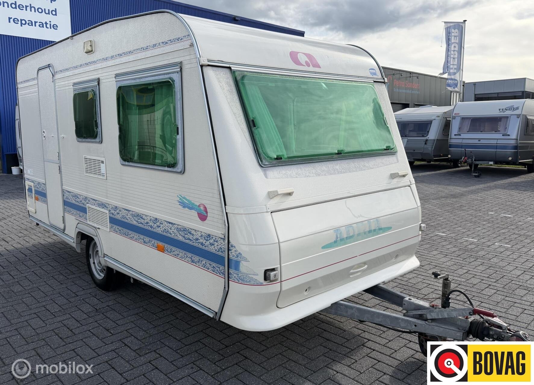 Adria 390DS - Voortent + Luifel , Mover, Bedrijf, Treinzit, 750 - 1000 kg, Adria