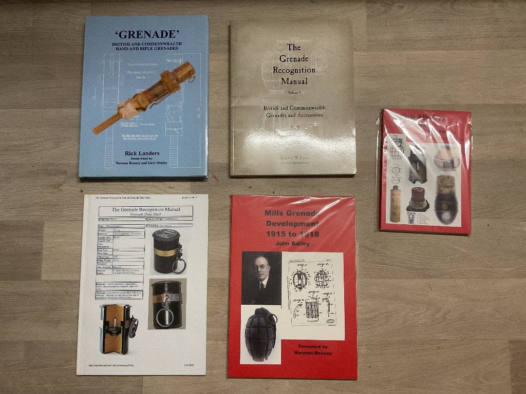 British grenades Engelse handgranaten Rifle-Grenade munitie, Verzamelen, Militaria | Tweede Wereldoorlog, Ophalen of Verzenden