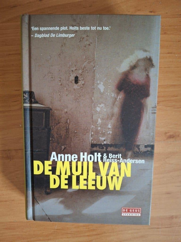 Anne Holt; De Muil van de leeuw, Ophalen of Verzenden, Gelezen