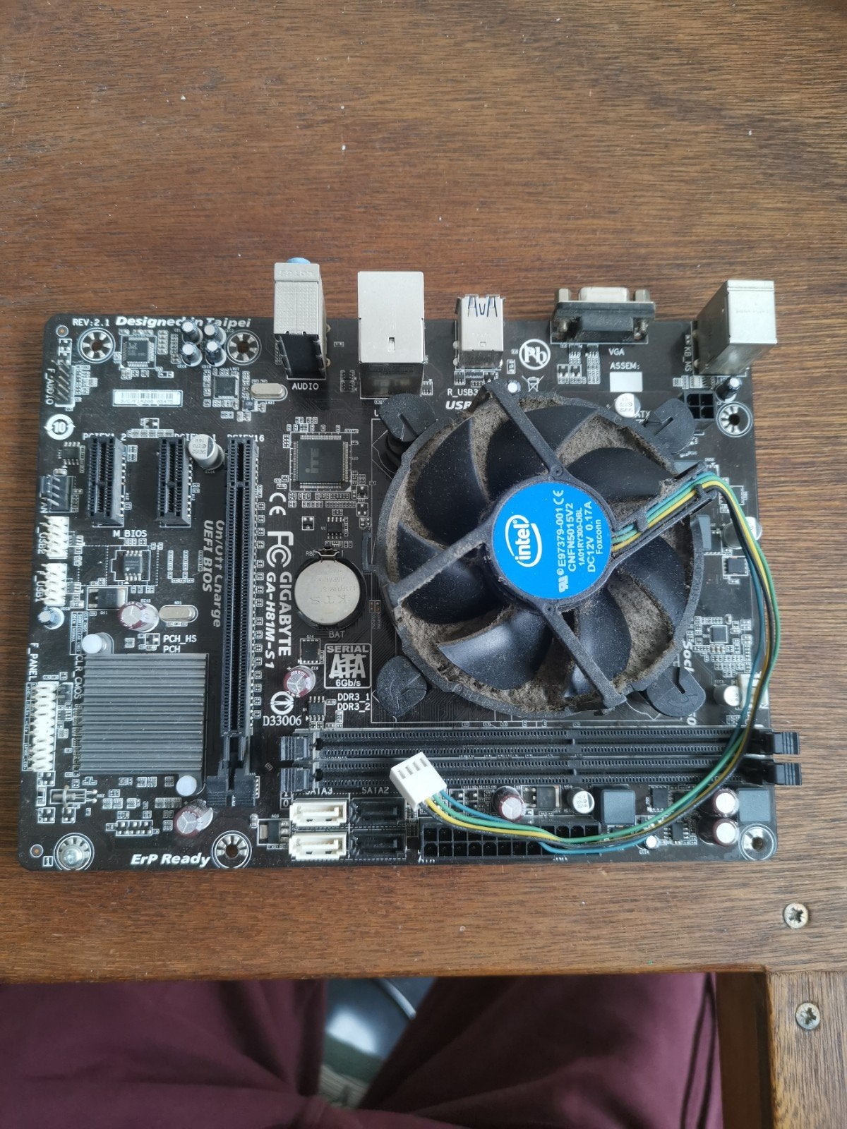 “GIGABYTE GA-H81M-S1”, Computers en Software, Moederborden, Ophalen of Verzenden, Gebruikt, Intel, DDR3