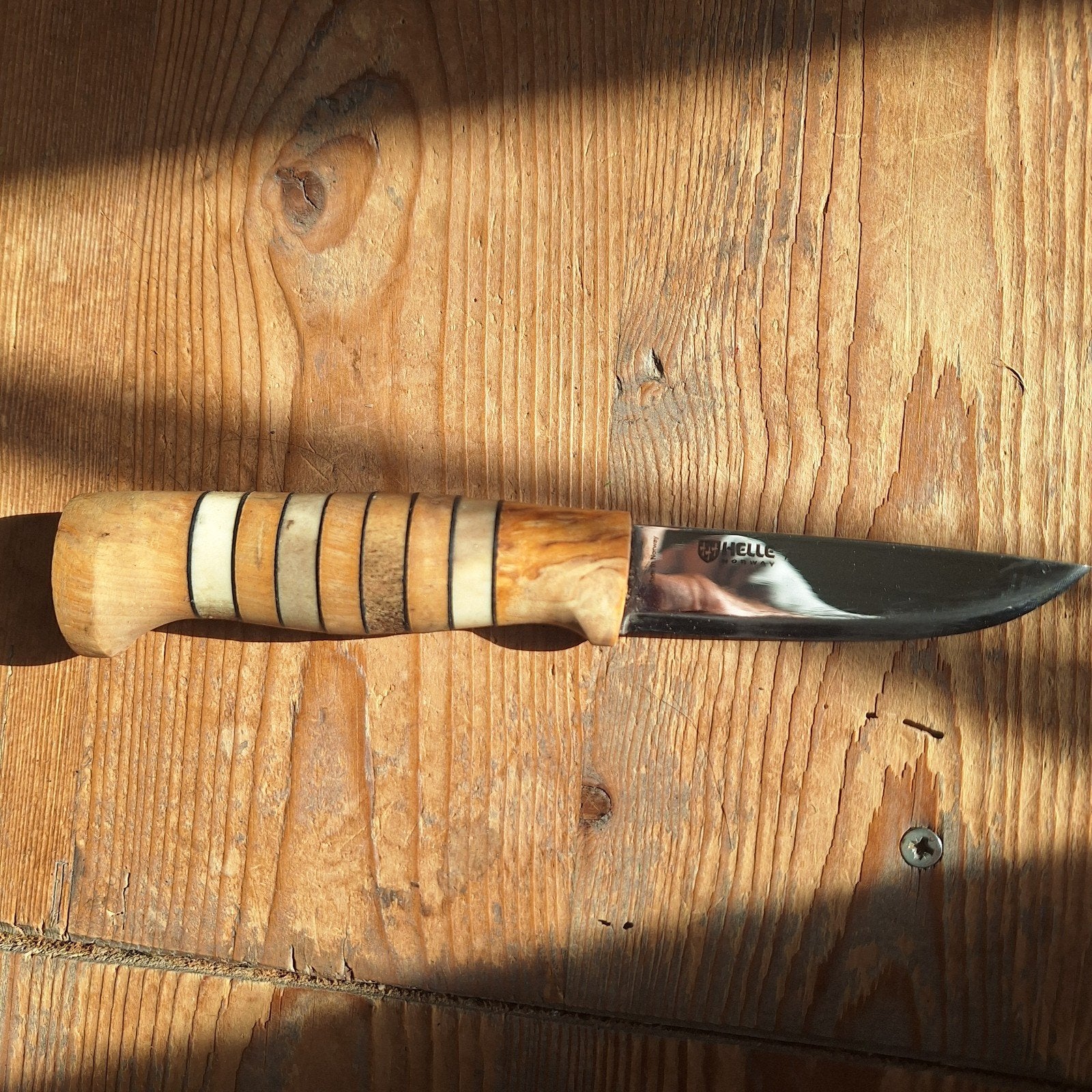 Helle ARV Bushcraft Mes - Sandvik 12C27, Berkenhout/Rendier, Ophalen of Verzenden, Gebruikt