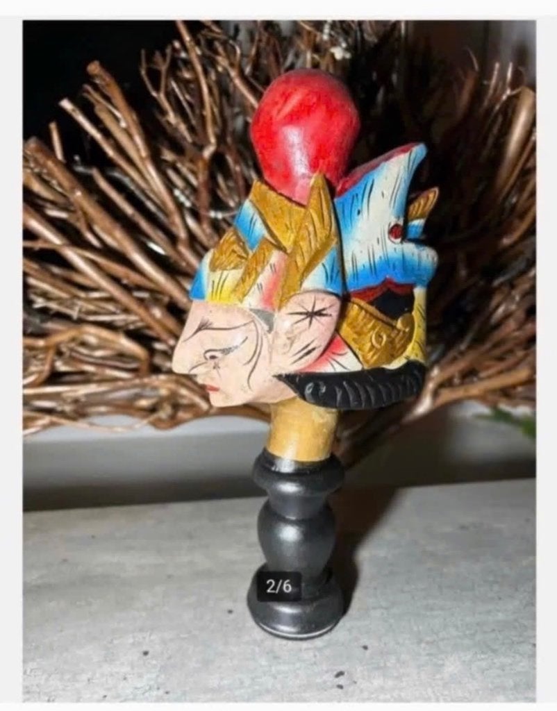 Wajang Pop hoofd Indonesische Houten Pop op sokkel, Antiek en Kunst, Ophalen of Verzenden