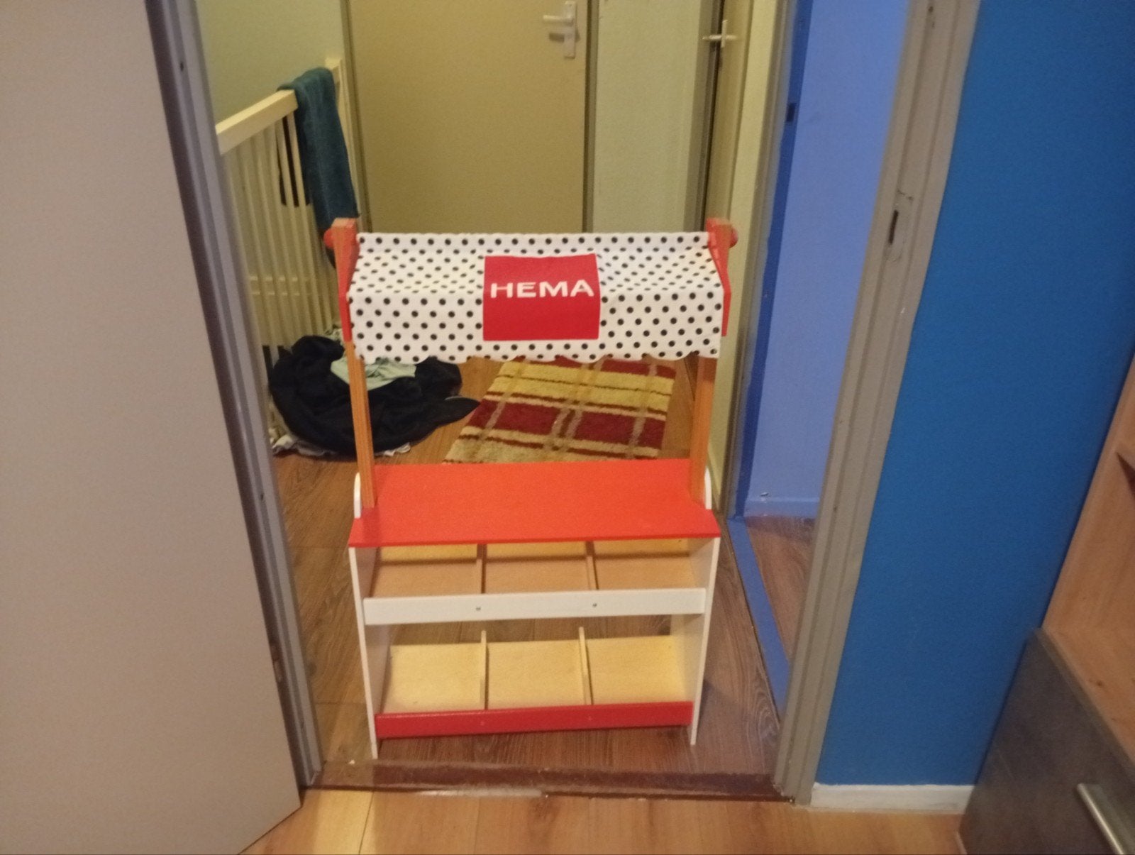 Een soort winkel zonder met spullen, Ophalen, Gebruikt, Jongen of Meisje