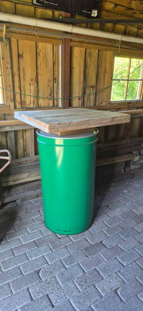 Groene olievat statafel met houten blad, Huis en Inrichting, Ophalen, Gebruikt