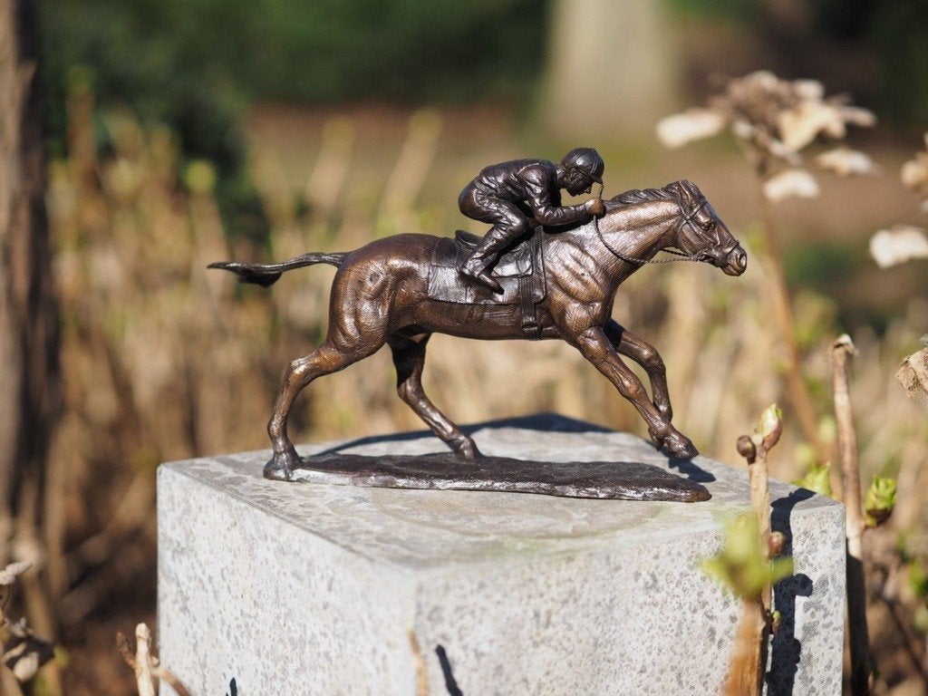 JOCKEY MET PAARD / beeld / brons, Ophalen of Verzenden, Paard, Beeldje of Figuurtje