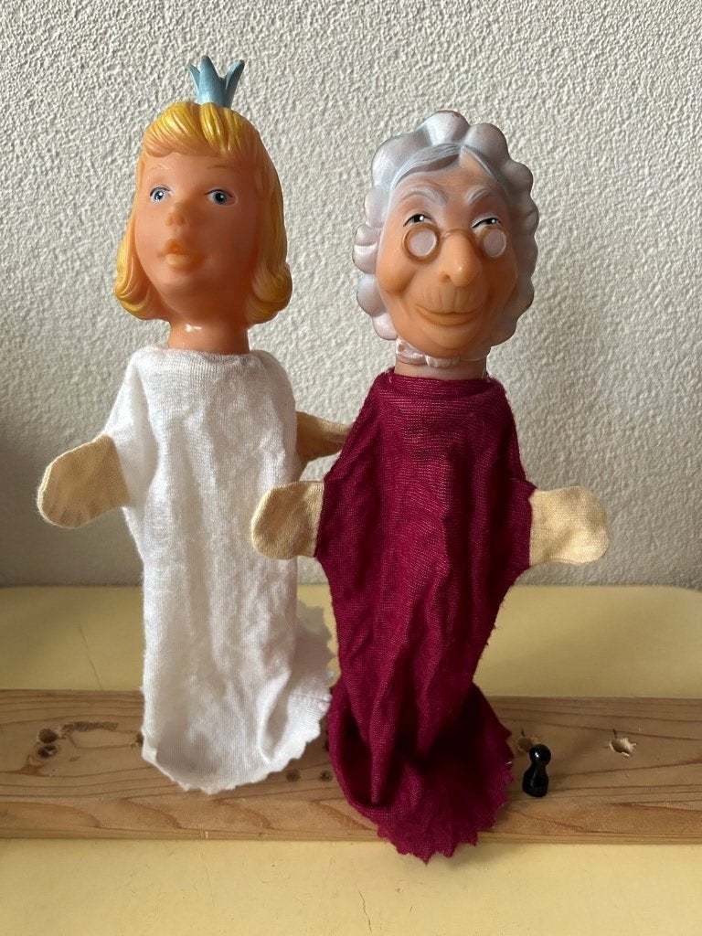 2 Vintage Poppenkastpoppen - Prinses en Grootmoeder, Verzamelen, Poppen, Ophalen of Verzenden, Gebruikt, Pop
