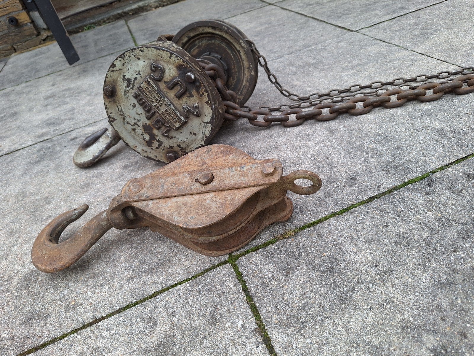 Oude takel met ketting en katrol - 1,5 ton