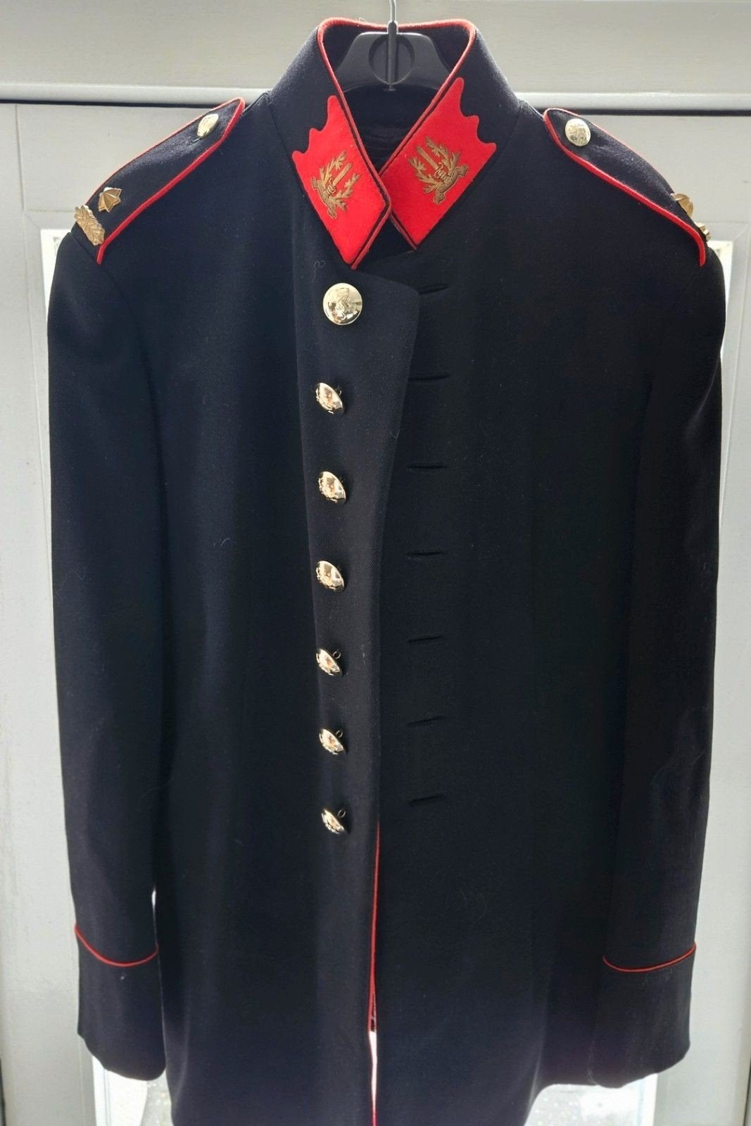Militair uniform jas en broek, Ophalen