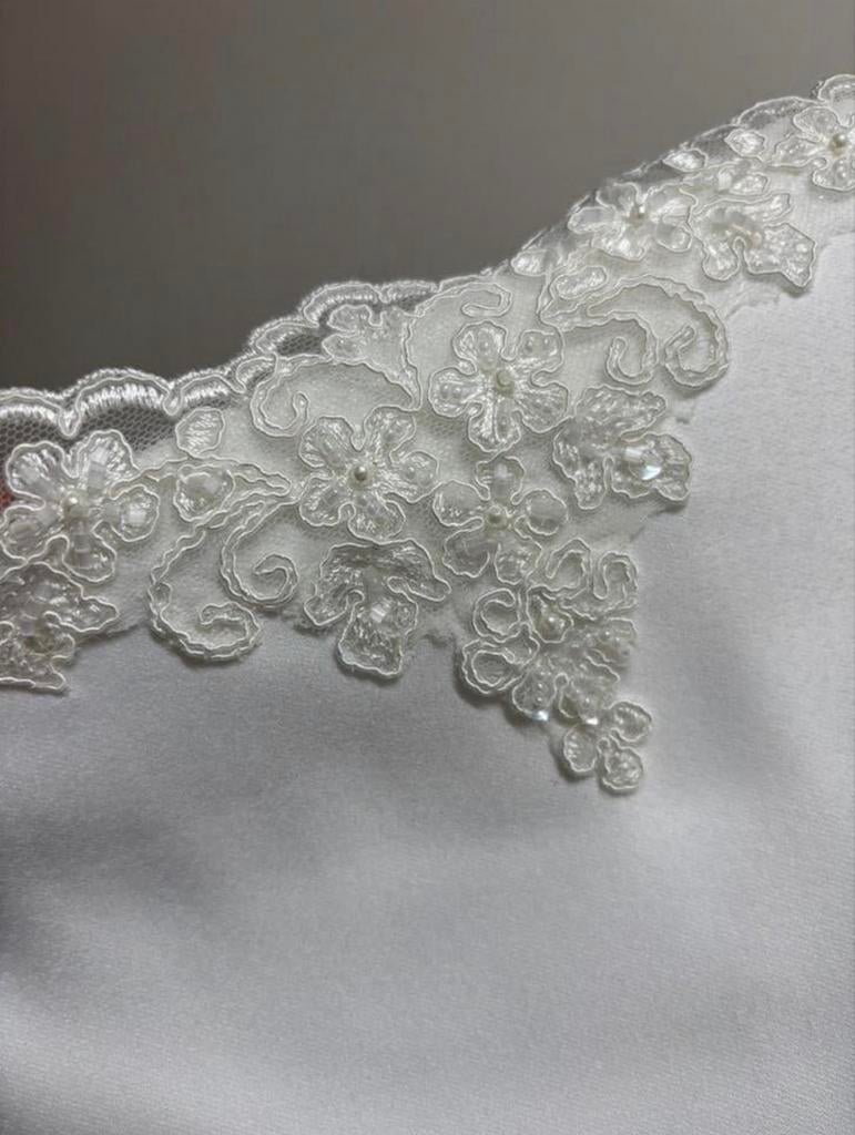Elegante Witte Bruidscape met Kant en Parel details, Ophalen of Verzenden, Nieuw, Wit, Accessoires