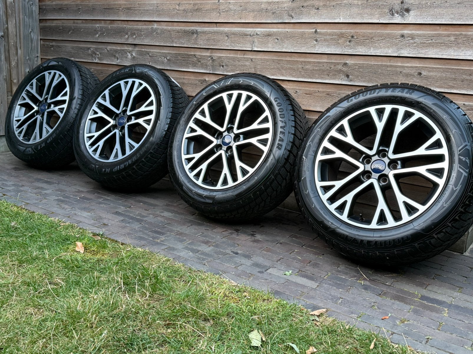 Orig Ford Kuga MK3 18 inch velgen + winterbanden, Auto-onderdelen, Banden en Velgen, 18 inch, Gebruikt, Banden en Velgen, Personenwagen