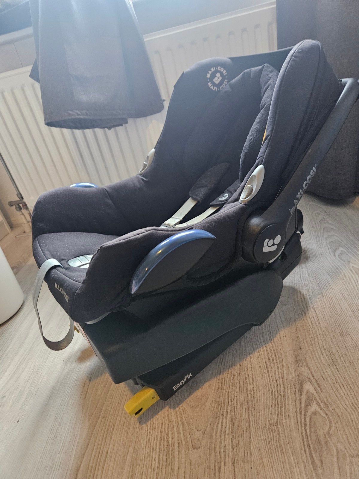 Maxi-Cosi autostoel met EasyFix base, Ophalen