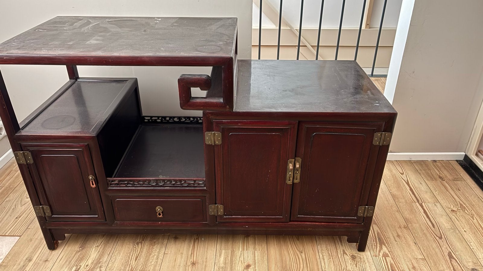 Oosters kabinet van massief hout, Antiek en Kunst, Antiek | Meubels | Kasten, Ophalen