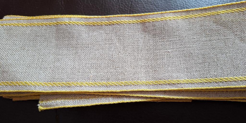 Borduurband- linnen met geel ( 4,25 meterx 7 cm), Hobby en Vrije tijd, Ophalen of Verzenden, Nieuw, Overige typen