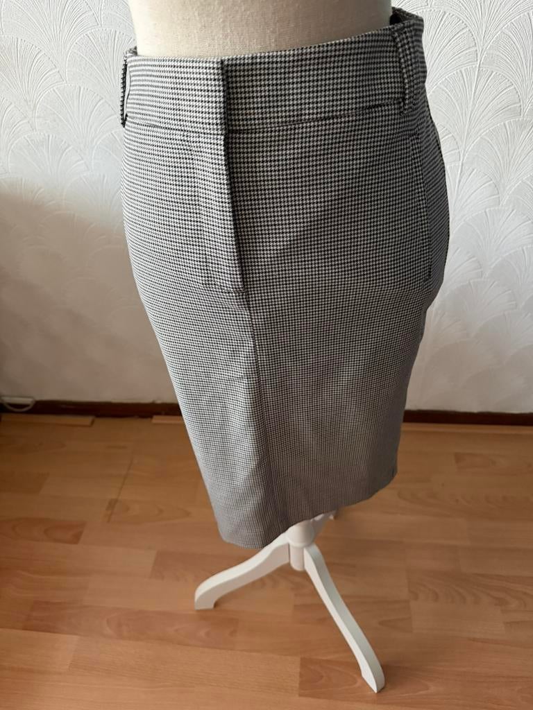 Mooie strakke rok maat 36 met klein ruitje, Kleding | Dames, Rokken, Zwart, Nieuw, Ophalen of Verzenden, Knielengte