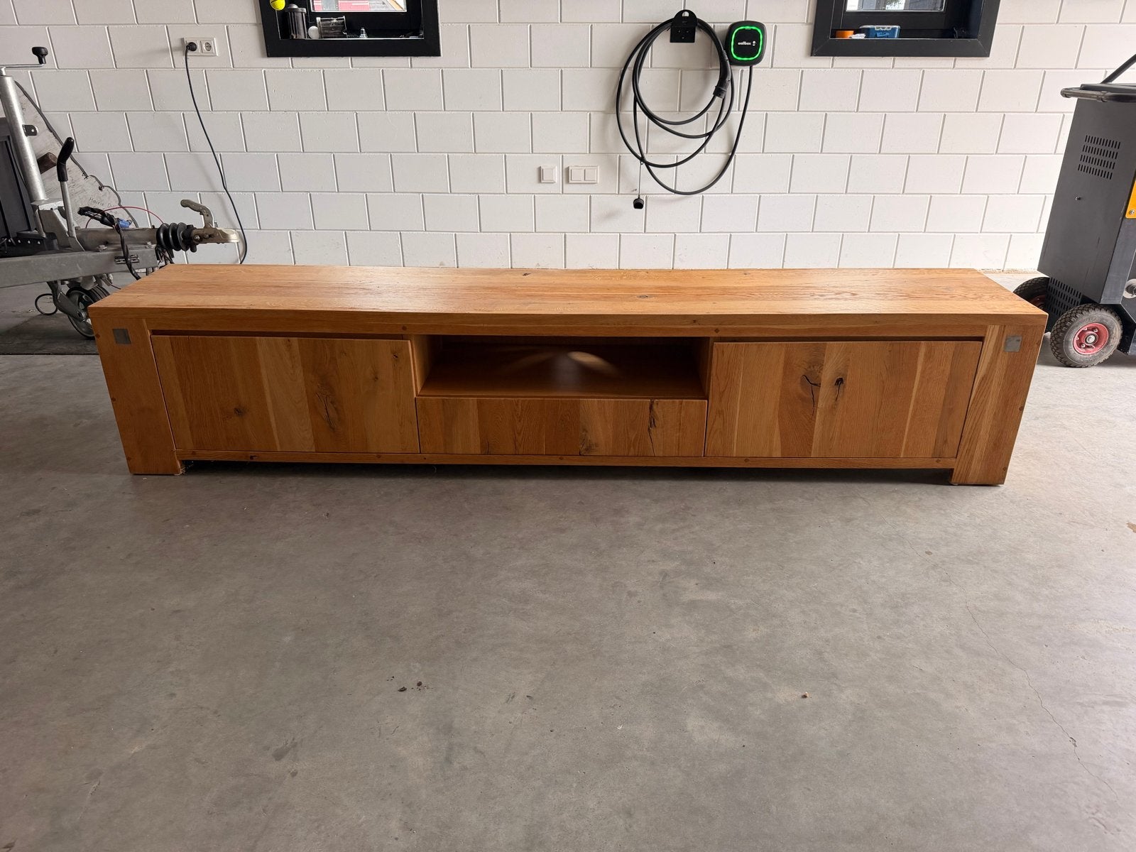 Massief eiken tv meubel - 250cm breed, 50cm hoog, Ophalen, Gebruikt, Eikenhout, 200 cm of meer