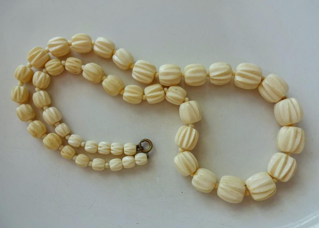 Jaren '30 / '40 gesneden celluloid kralen ketting: toelopend, Ophalen of Verzenden, Overige materialen, Ketting