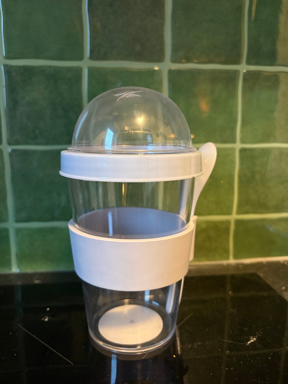 Yoghurtbeker met lepel - Transparant/Wit, Overige typen, Kunststof, Ophalen of Verzenden, Zo goed als nieuw