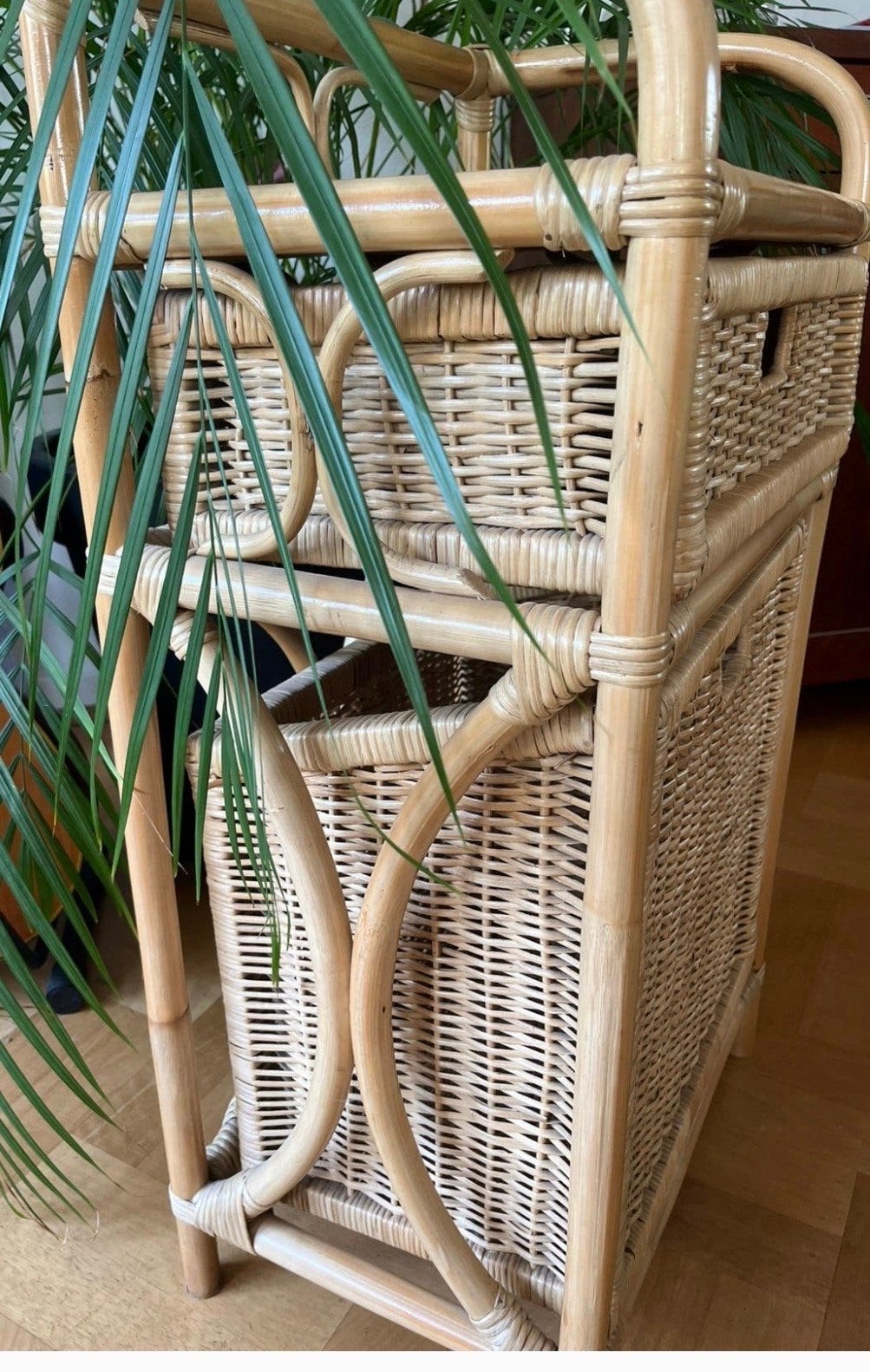 Foto 6 van Vintage rotan ladekastje met 2 laden
