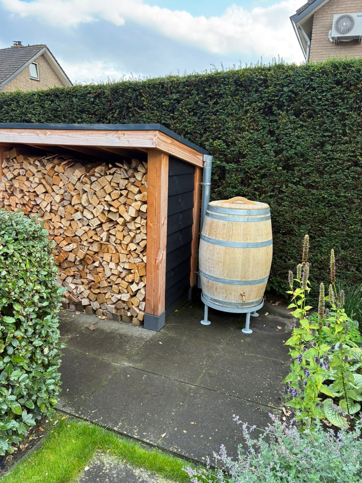 Eikenhouten Regenton | Messing Kraan | Deksel | Onderstel, Ophalen, Kunststof, 150 liter of meer, Zo goed als nieuw