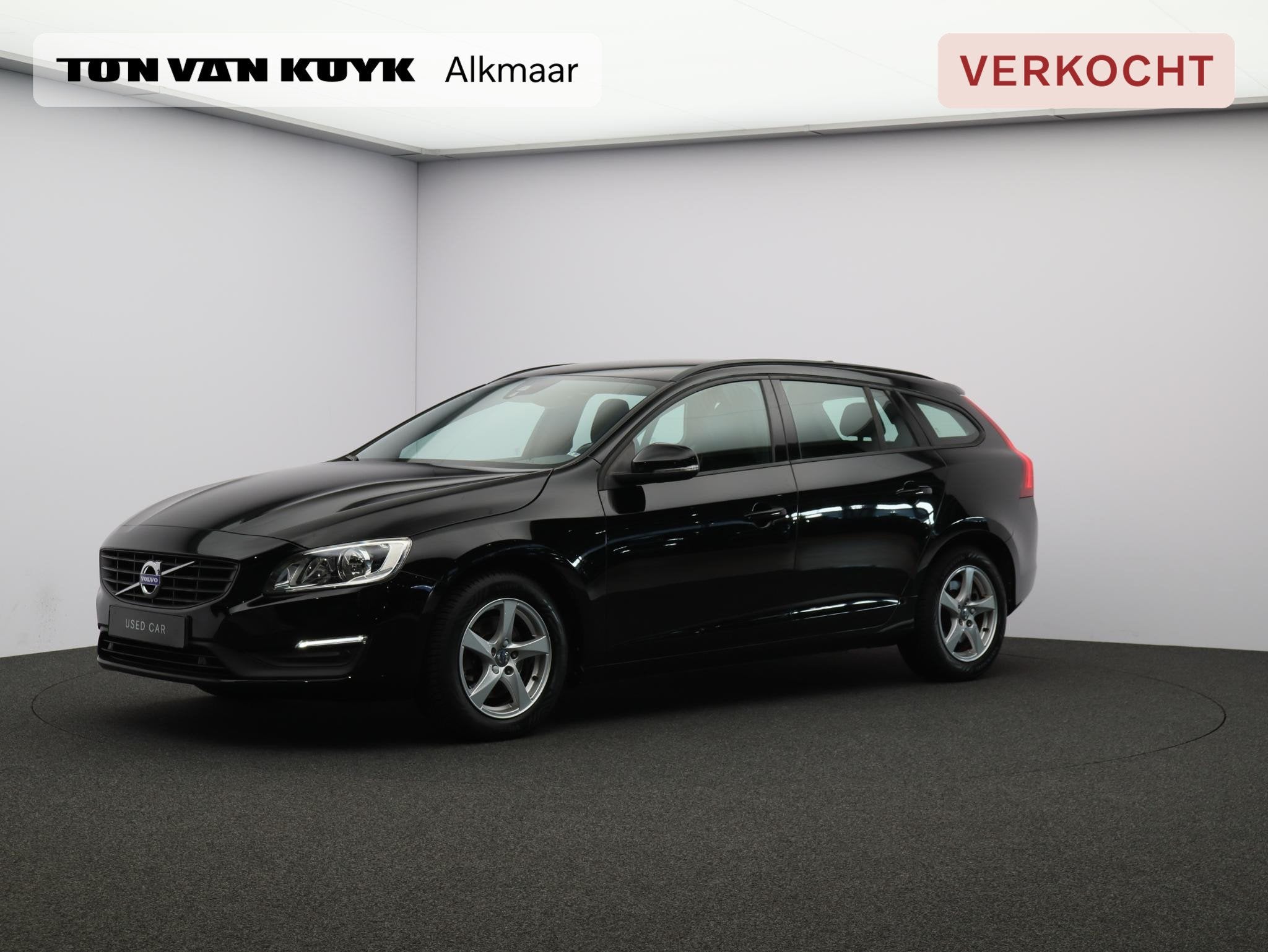 Volvo V60 2.0 T3 150PK Nordic / Parkeerverwarming / Trekhaak, Auto's, Stof, Gebruikt, Euro 6, 4 cilinders