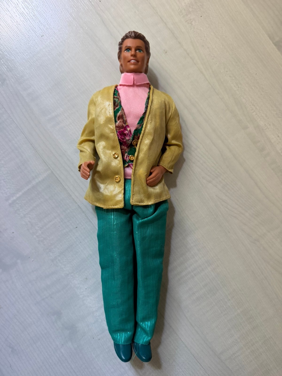 Barbie ken locket suprise 1993, Verzamelen, Poppen, Ophalen of Verzenden, Zo goed als nieuw, Pop
