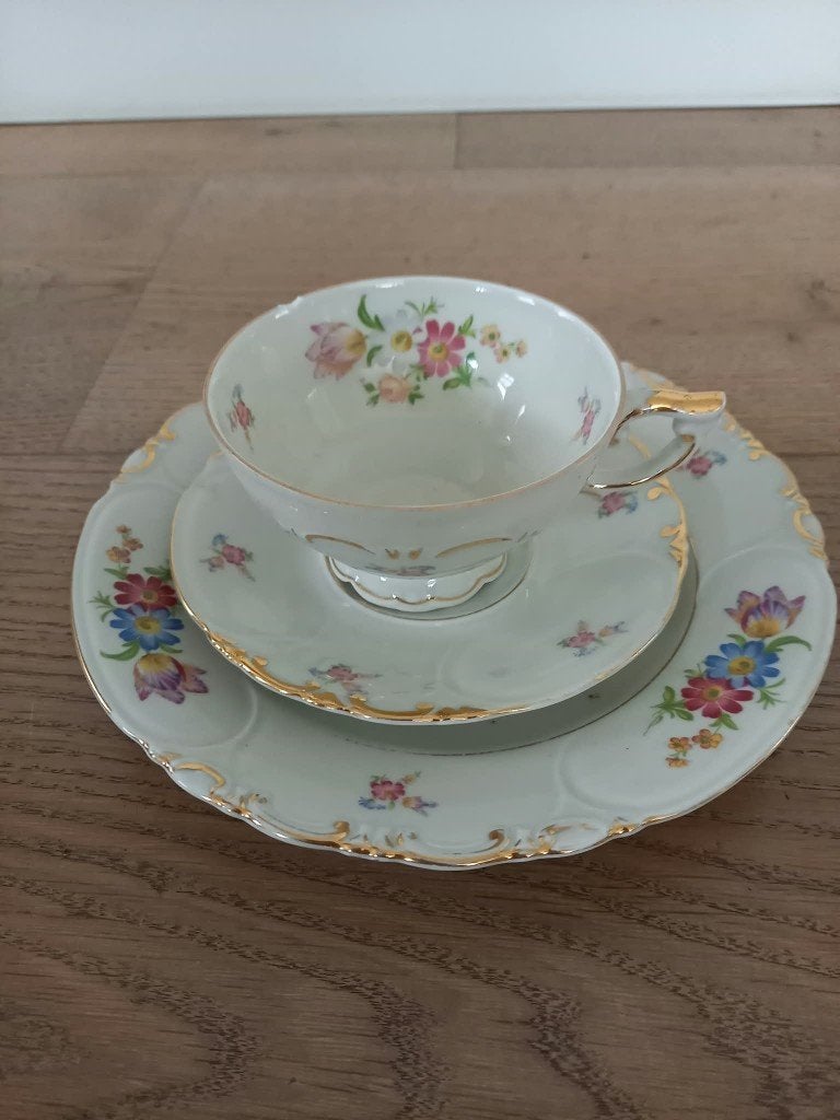 Antiek vintage theetrio - kop - onderschotel - gebaksbordje, Huis en Inrichting, Keuken | Servies, Gebruikt, Vintage, Ophalen of Verzenden