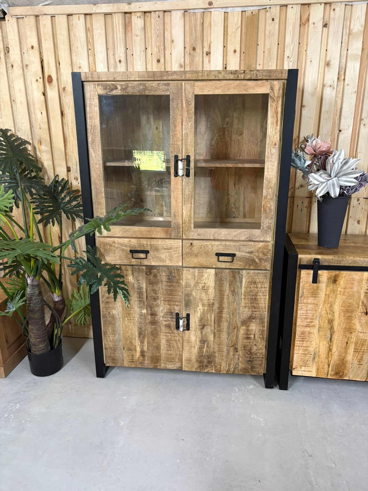 Vitrinekast Britt – NIEUW, Huis en Inrichting, Nieuw, Glas, 150 tot 200 cm, 25 tot 50 cm