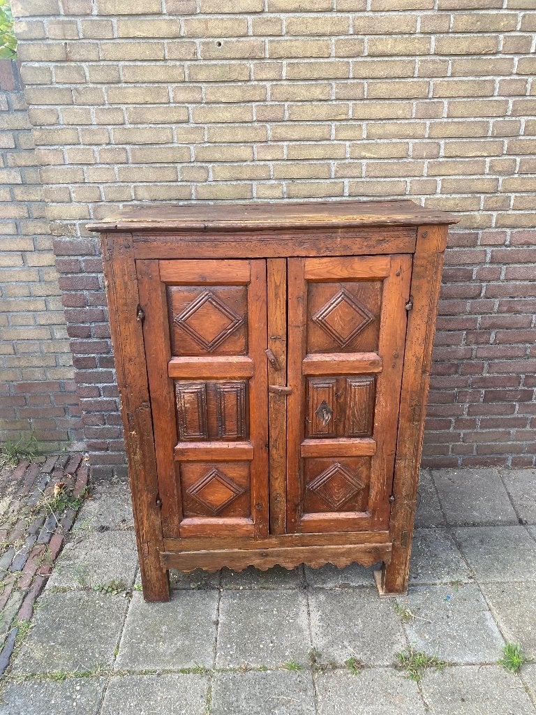 Antieke Spaanse Kast (18e eeuw), Ophalen