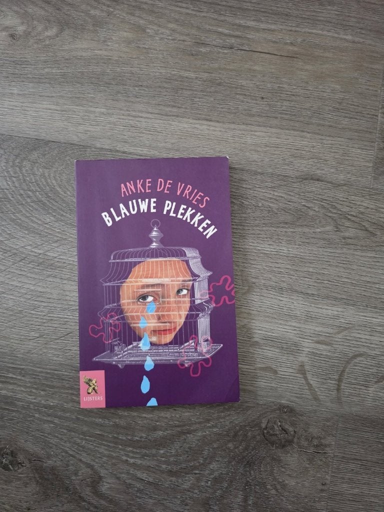 Blauwe plekken - Anke de Vries jeugdboek (TEAB), Ophalen of Verzenden, Gelezen, Fictie