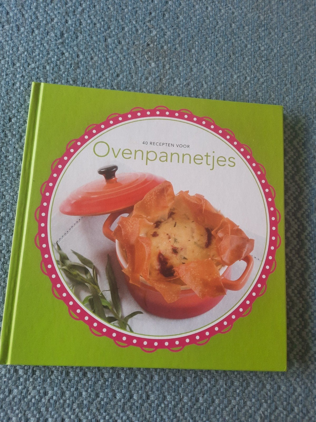 Kookboek Ovenpannetjes - 40 recepten - Hardcover, Ophalen of Verzenden, Zo goed als nieuw