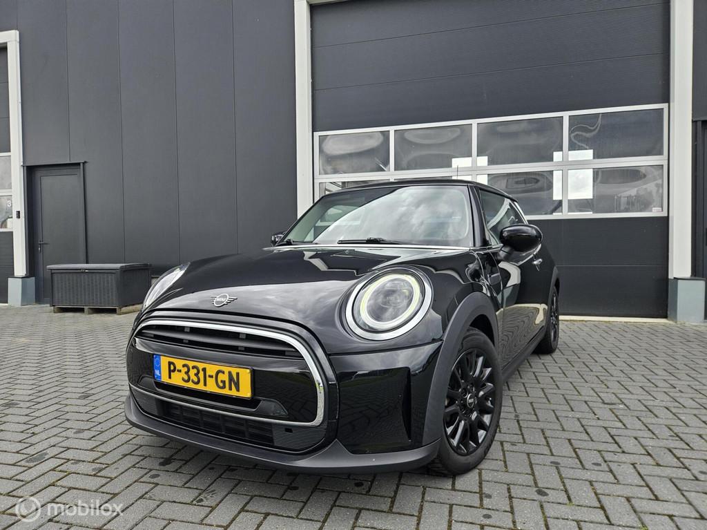MINI Cooper 1.5 Facelift | LED | Sportstoelen| Dealer onderh, Auto's, Mini, Voorwielaandrijving, 136 pk, Gebruikt, Euro 6