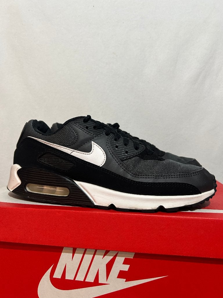 ALS NIEUW! Maat 44,5 - Nike Air Max 90 Iron Grey, Kleding | Heren, Schoenen, Overige kleuren, Verzenden, Nike, Sneakers of Gympen