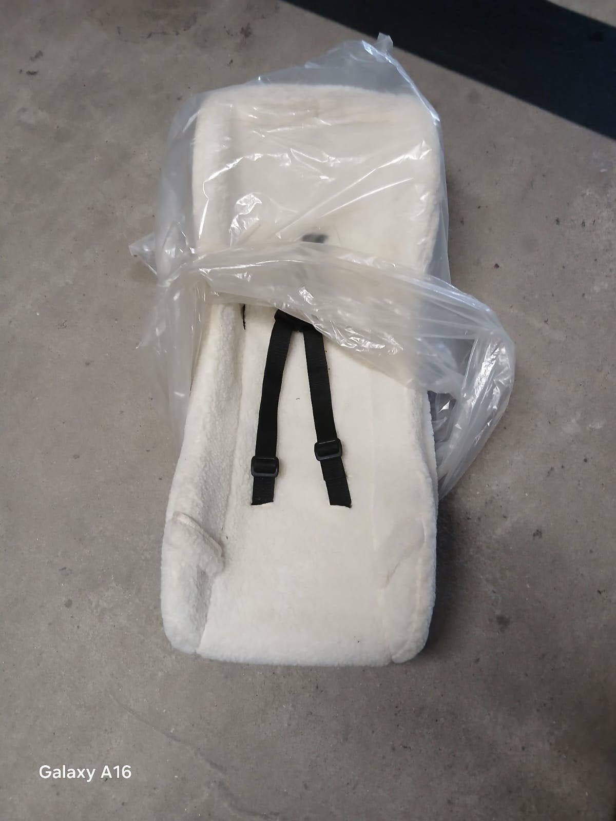2x baby schaal zwart en 2x wit baby schaal voor bakfiets, Ophalen of Verzenden, Gebruikt