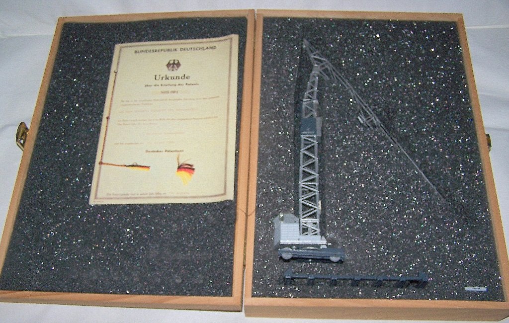 Liebherr 50 jaar jubileum kraanmodel TK8  met certificaat., Ophalen of Verzenden, Zo goed als nieuw, 1:50 tot 1:144