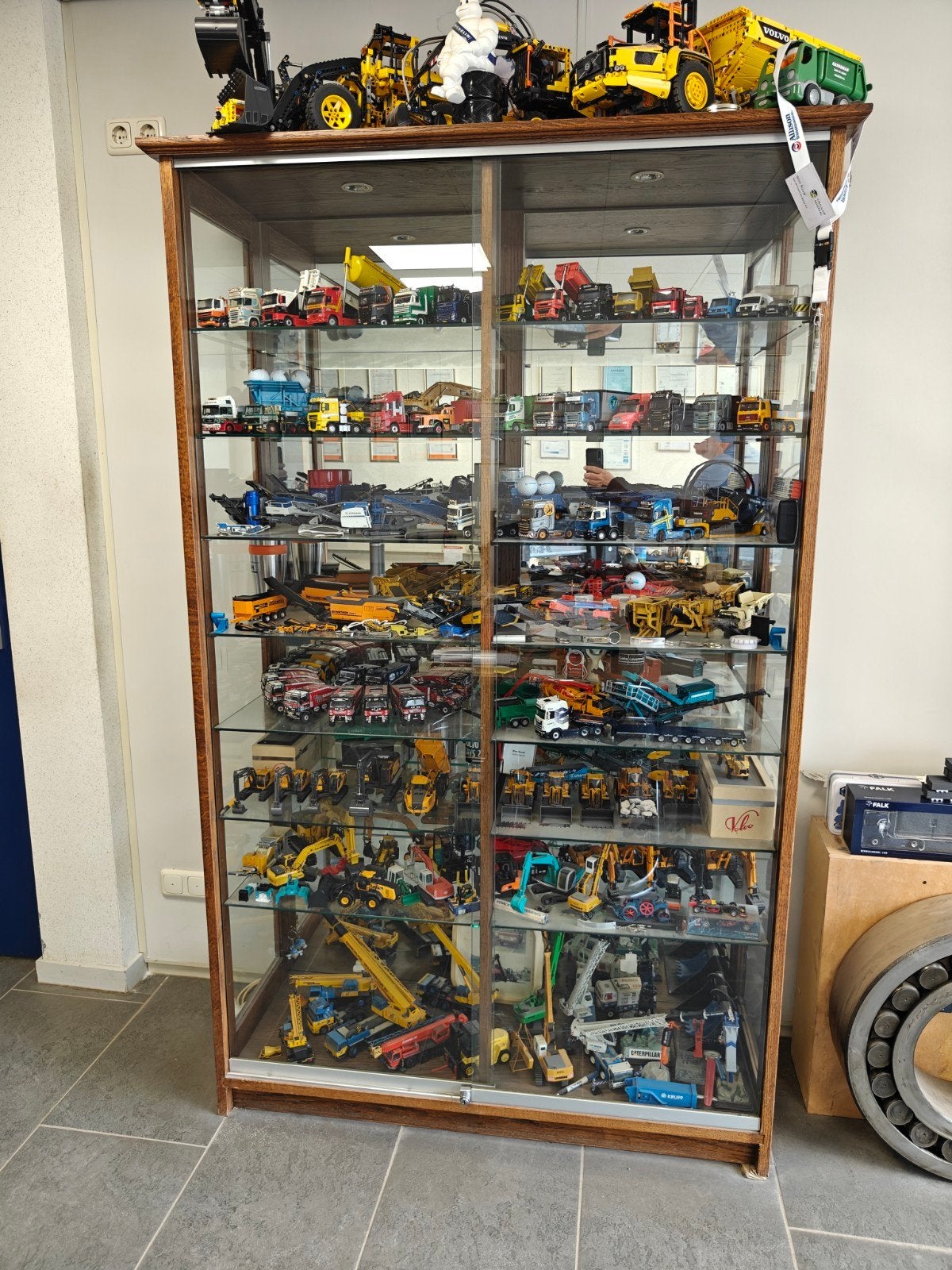 Te koop, prachtige vitrinekast, Ophalen, 100 tot 150 cm, 200 cm of meer, Eikenhout