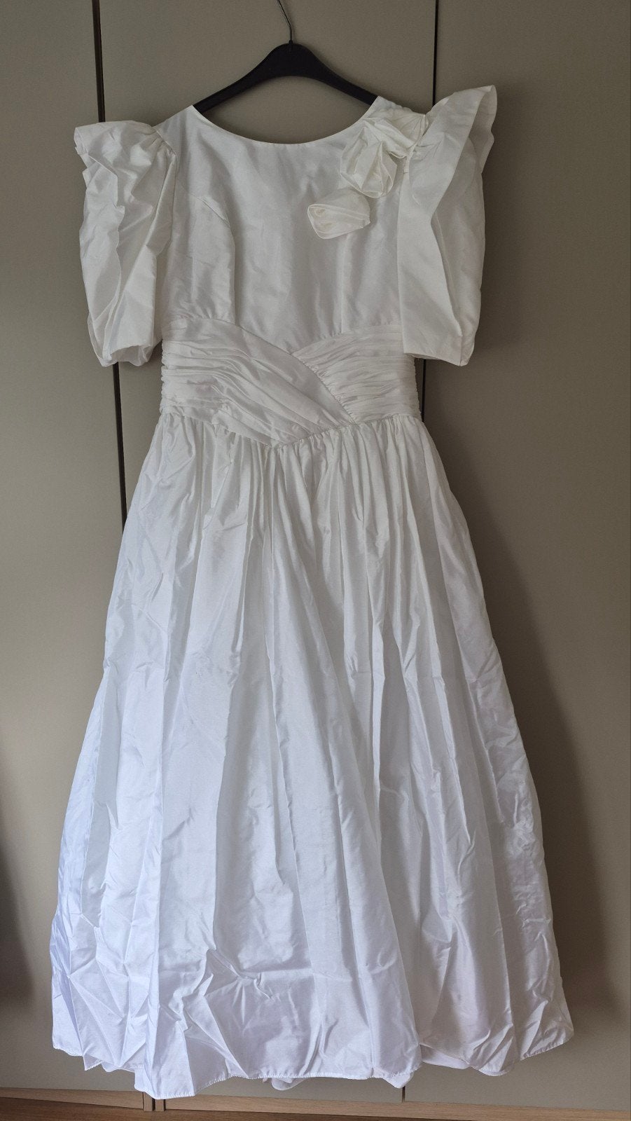 Unieke Trouwjurk jaren '90  Korte voorkant, lange achterkant, Kleding | Dames, Ophalen, Trouwjurk, Wit, Gedragen